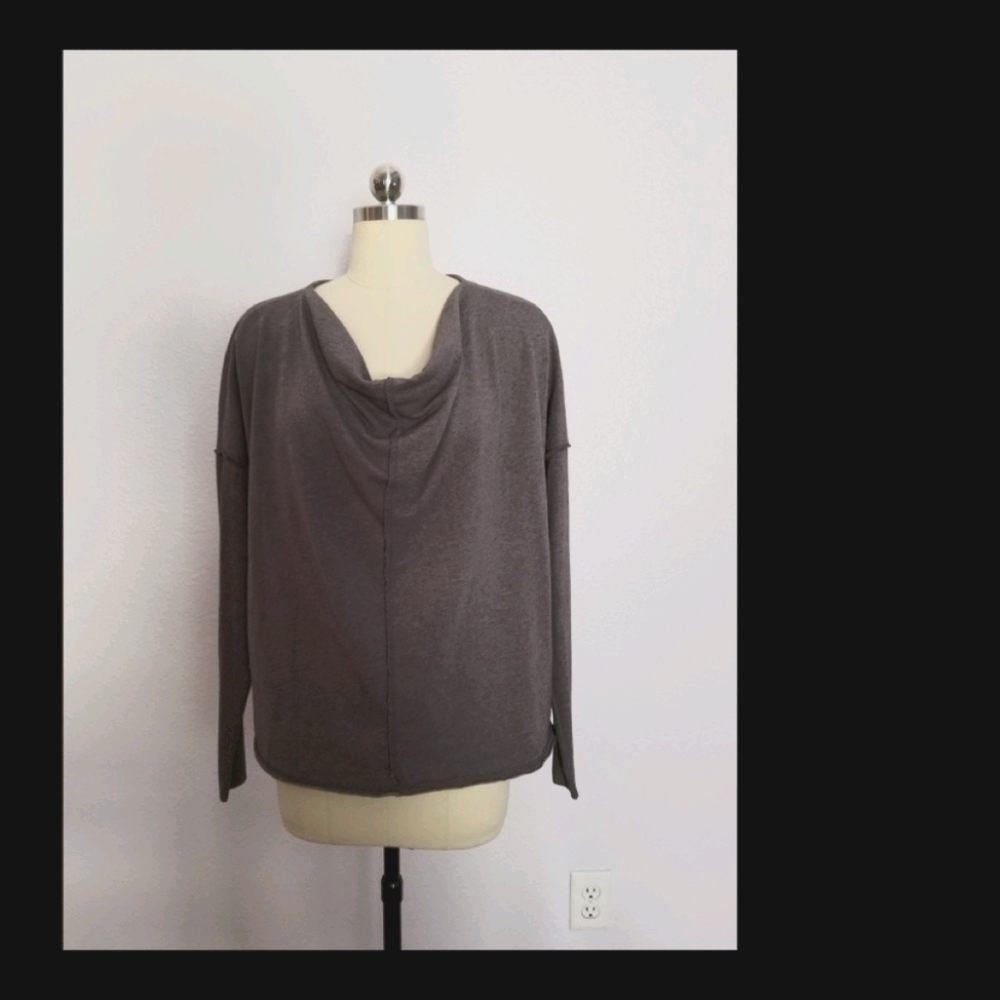 Raw Earth Wild Sky Gray Zip Back Top